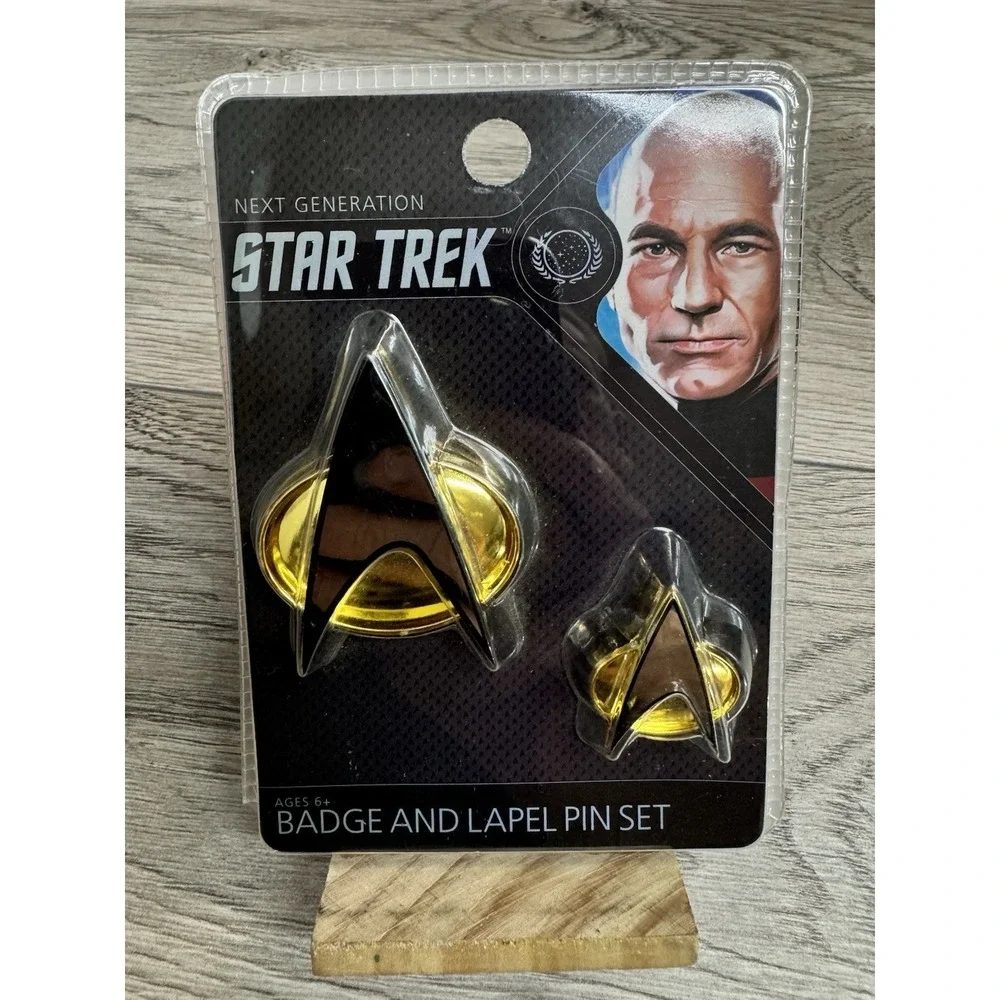 QMX Star Trek:Next Generation Costume Magnetic Communicator Badge & Pin Set NEW